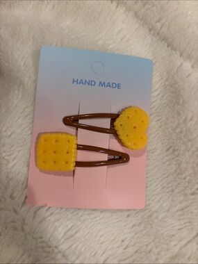 Kawaii Biscuit Shape Hair Clip Set – Set of 2 🍪✨